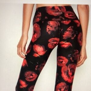 HTF NWT Victoria’s Secret limited edition Red Roses high rise 7/8 tights. Large